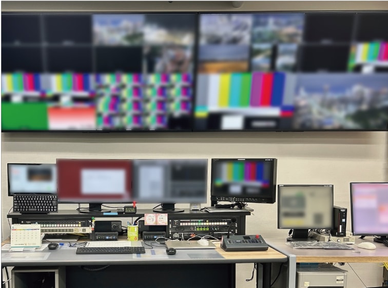 大型マルチ画面を活用した回線収録卓