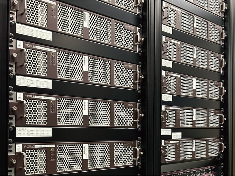 ラックに搭載されたUSFシリーズ